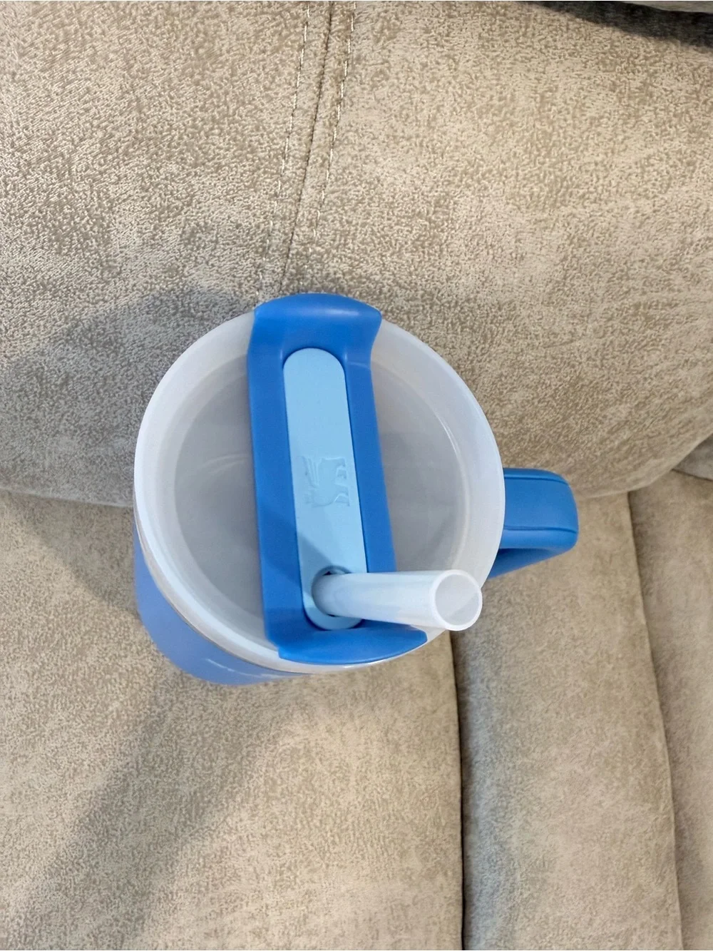 Stanley Blue Quencher Tumbler with Handle and Straw - Picture 4 of 4